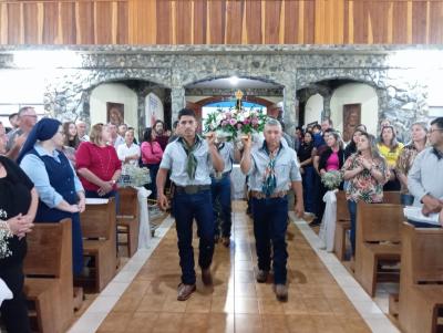 Missa dos Romeiros em Laranjeiras do Sul levou centenas de devotos ao SantuÃ¡rio